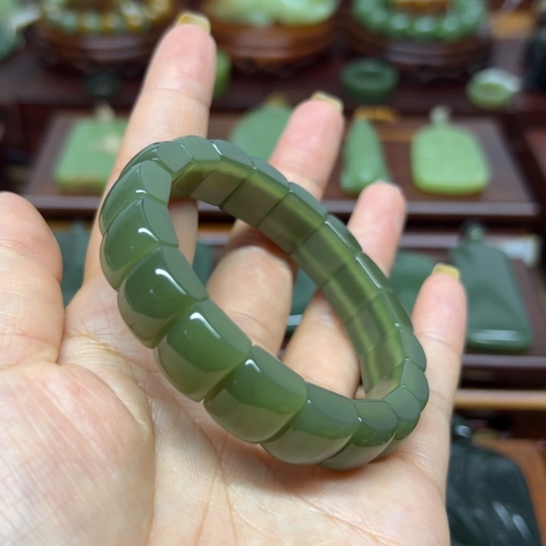 【闪购商品】未镶嵌手链岫岩老玉（透闪石质玉）