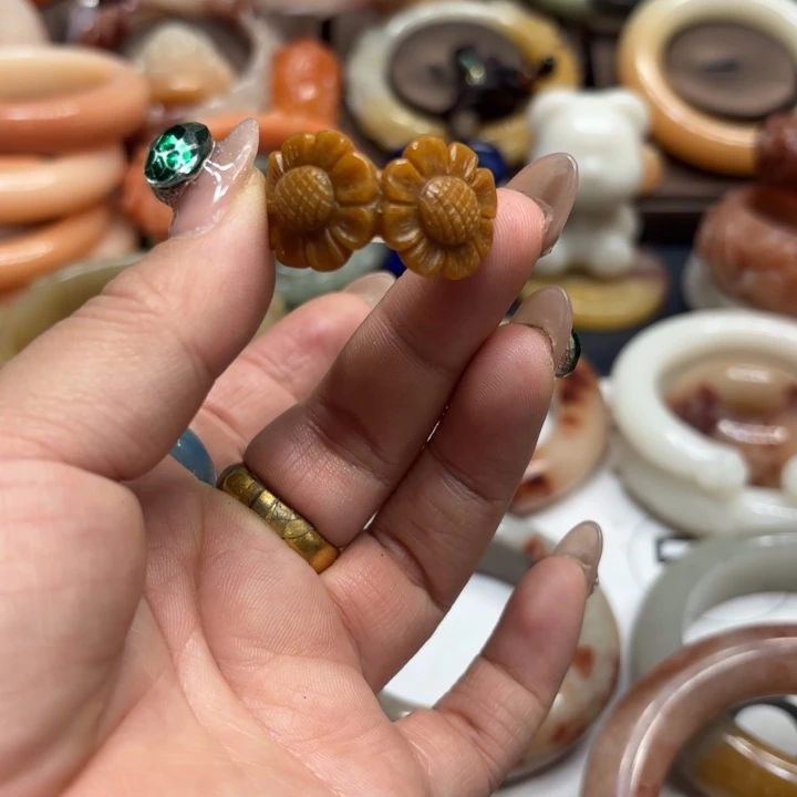石英岩玉合金颈饰