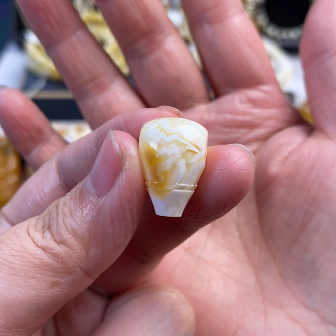 蜜蜡未镶嵌裸石沁色瓷白妖花三通13.2