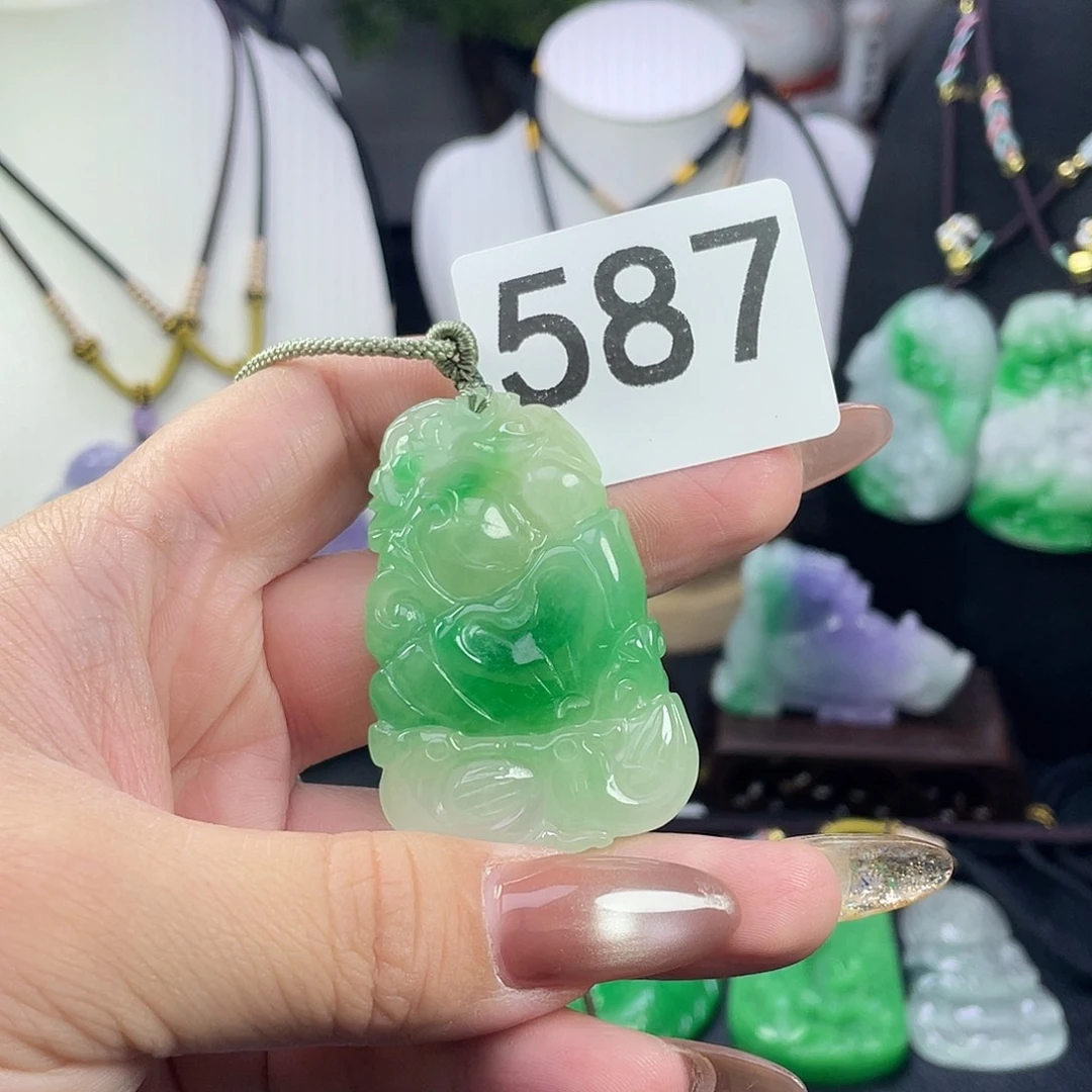 翡翠未镶嵌吊坠(赠链)