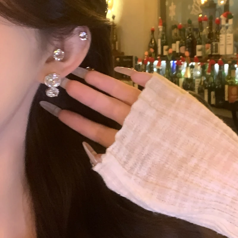 铜合金合成锆石耳饰 精致百搭超闪锆石耳环轻奢时尚通勤高级耳饰