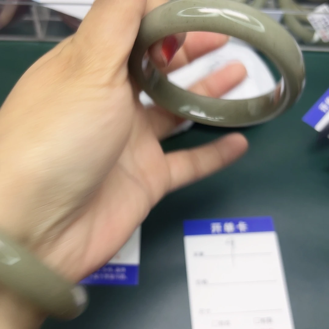 石英质玉未镶嵌手镯9/5859