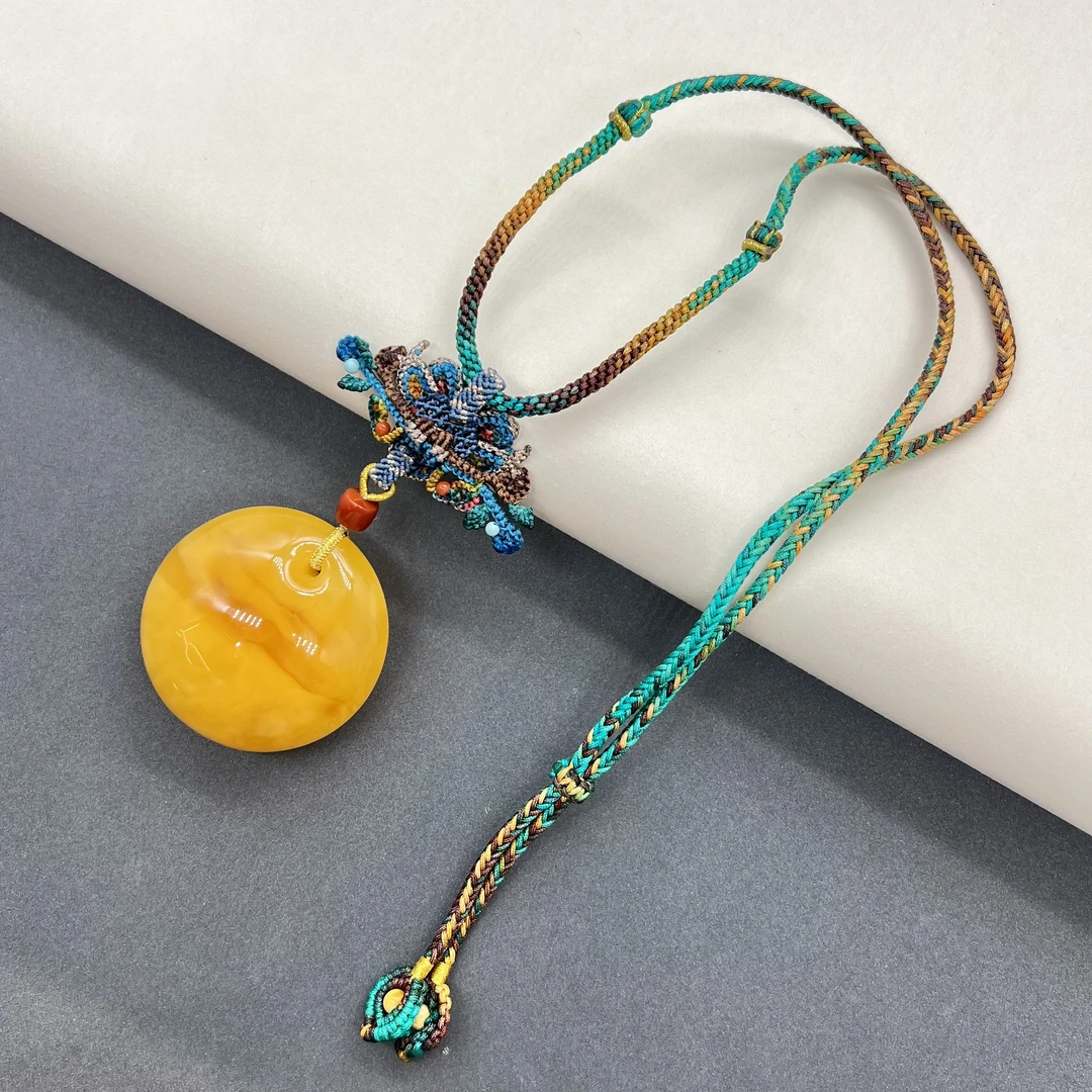 【润家原创】天然琥珀蜜蜡48*26mm焦皮料公主扣精编绳吊坠#6558