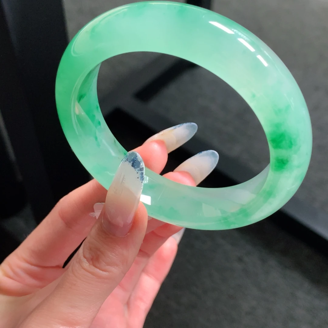 薇***呀石英质玉未镶嵌手镯