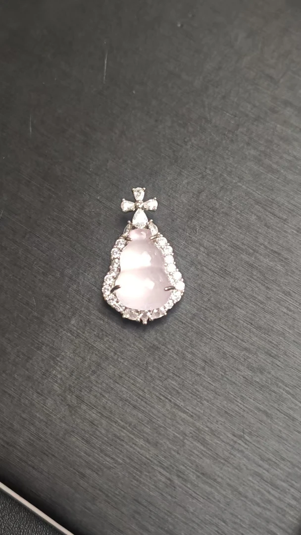 FC44翡翠吊坠【邂逅翡翠高冰吊坠，冰透绿意，开启浪漫时光】