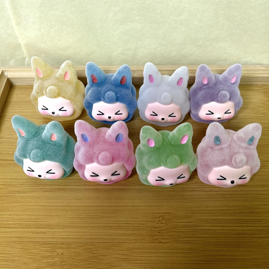 手工植绒大kk头摆件对对碰