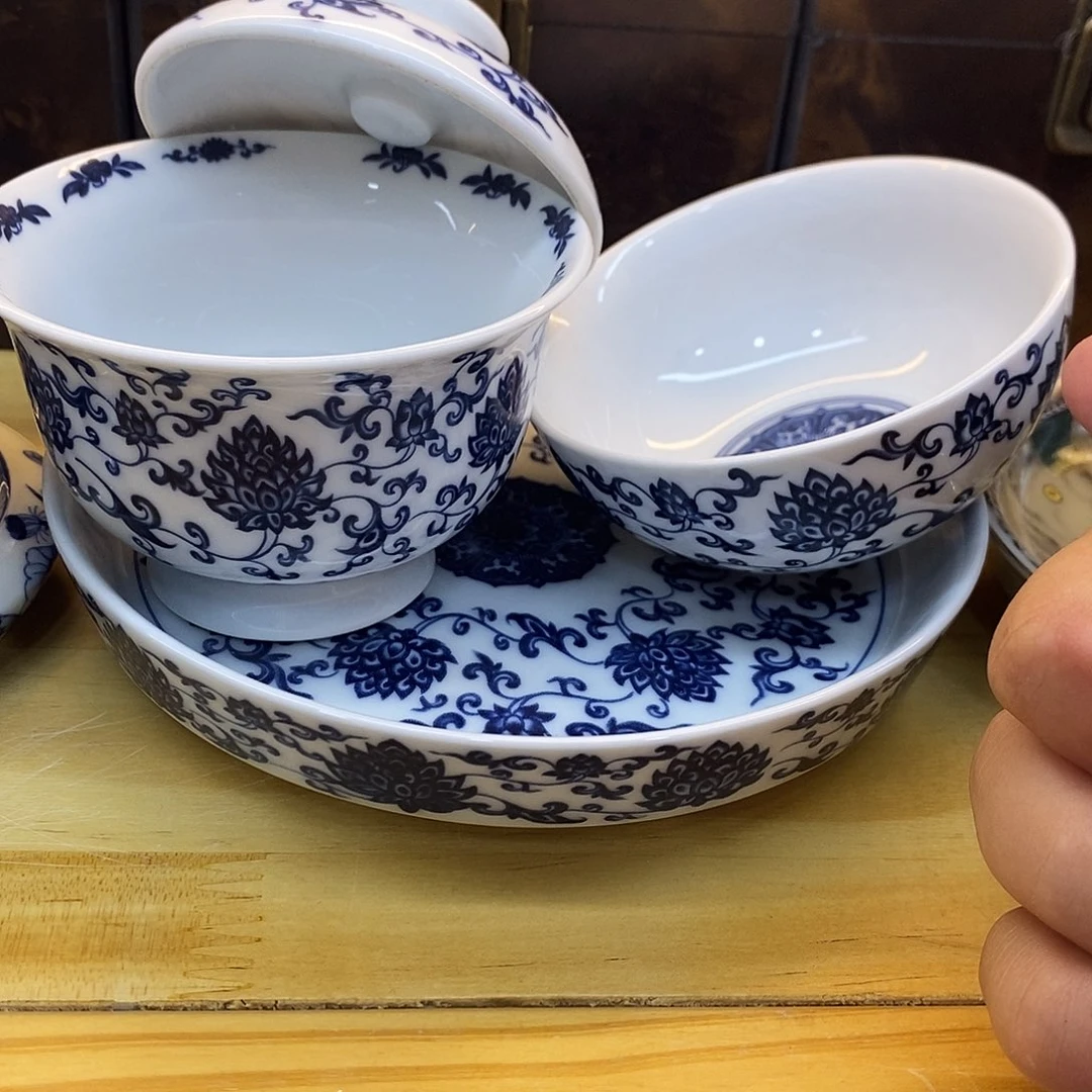 盖碗里的水煮开后放入