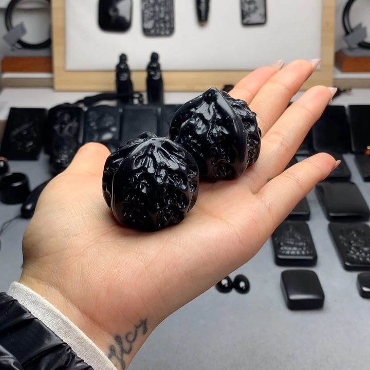 和田玉（墨玉）未镶嵌把件