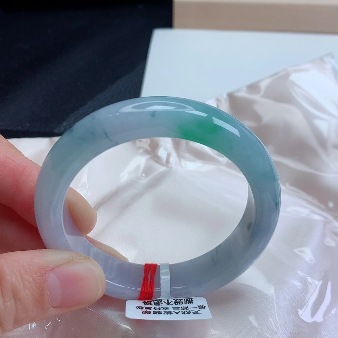 翡翠手镯未镶嵌55圈