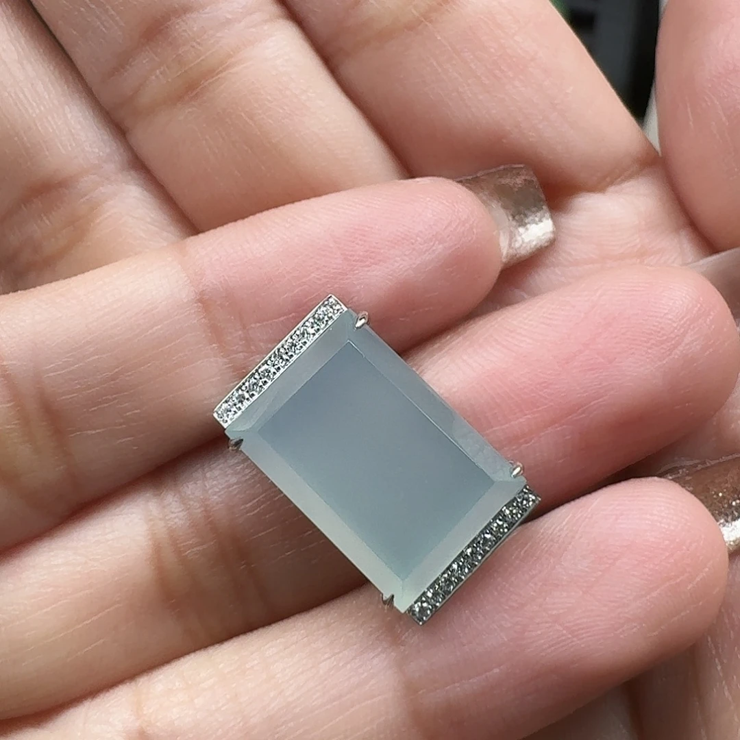 翡翠9K金镶嵌颈饰