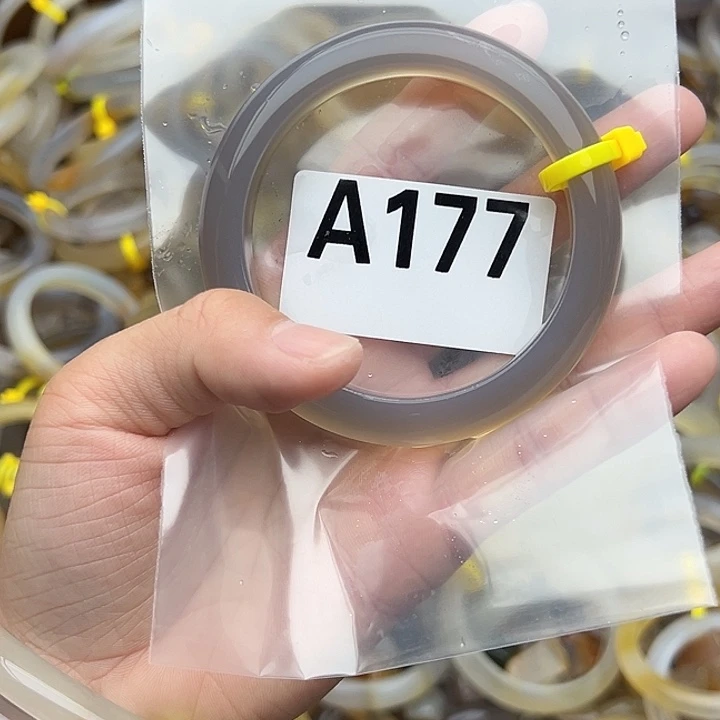 以***华玛瑙/玉髓未镶嵌手镯177