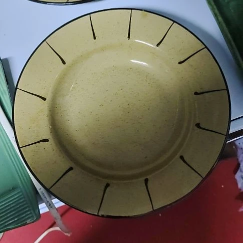 瓷片各种摆件，瓷片，沙锅，都有微瑕疵！