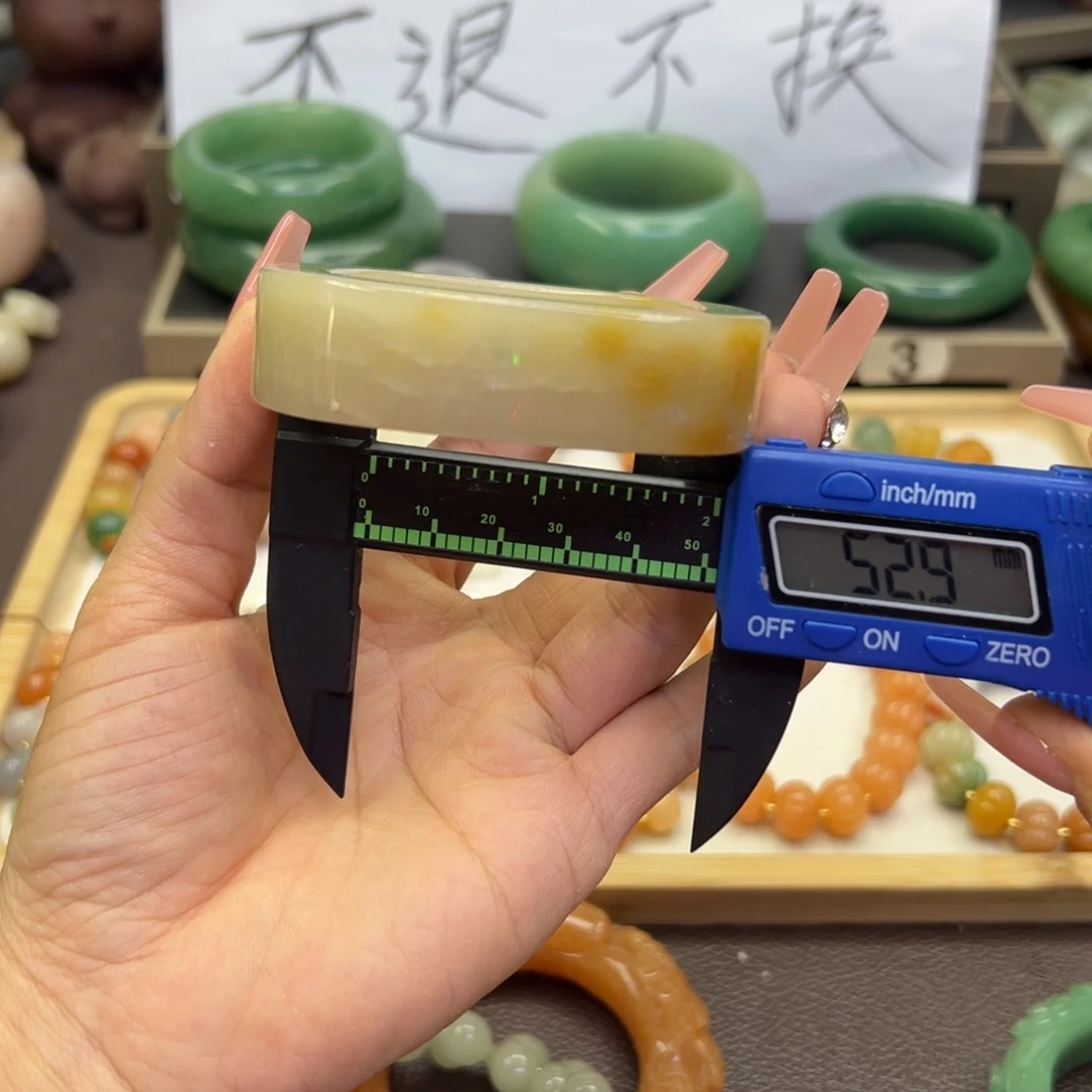 未镶嵌手镯石英岩玉