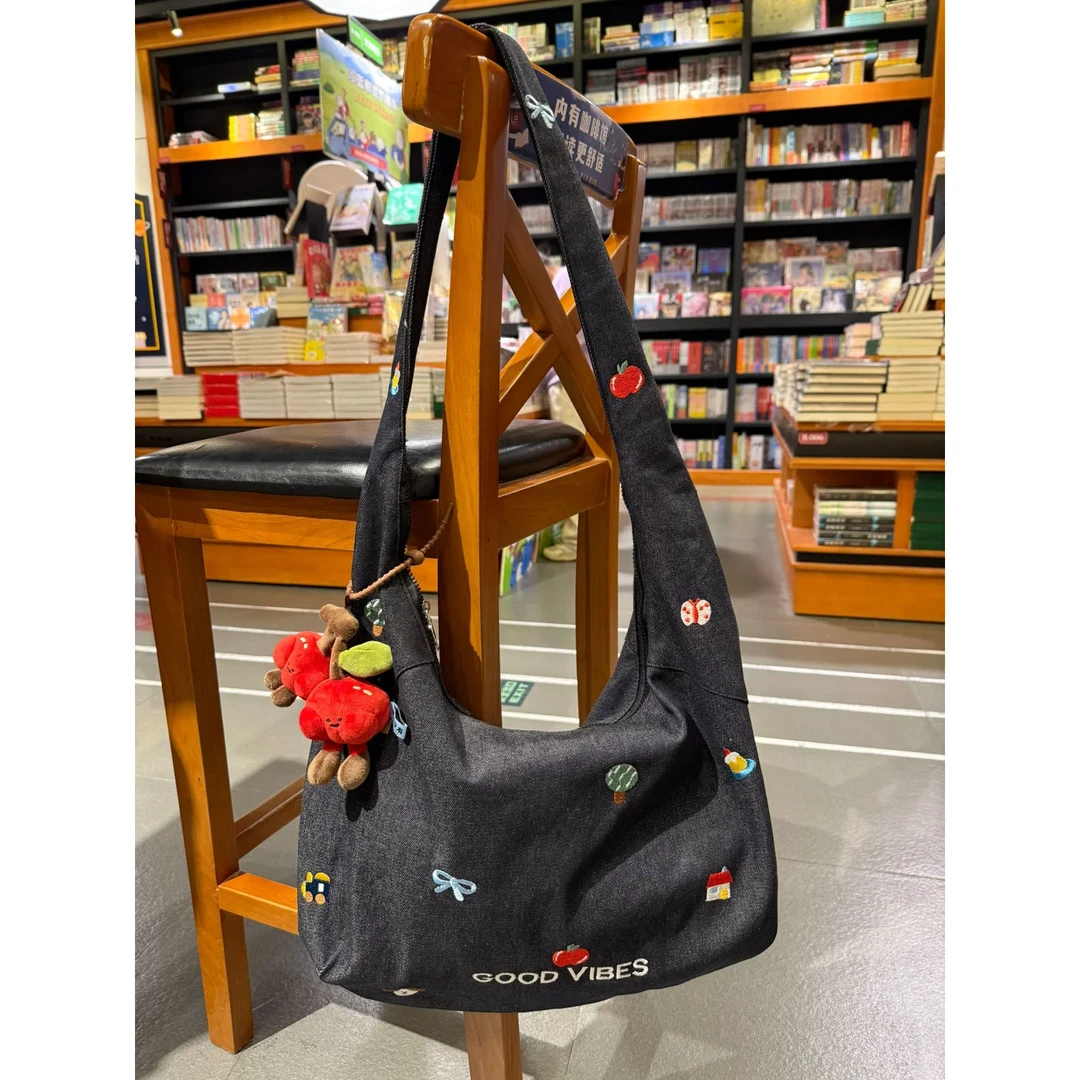 韩系刺绣牛仔布斜挎包包女2025新款小众大容量通勤帆布单肩托特包