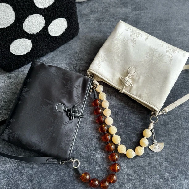 醋酸盘扣｜2025秋冬女包手提包刺绣斜挎包链条单肩包女士轻奢百搭