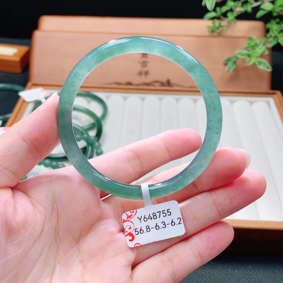 翡翠未镶嵌手镯（圆镯）