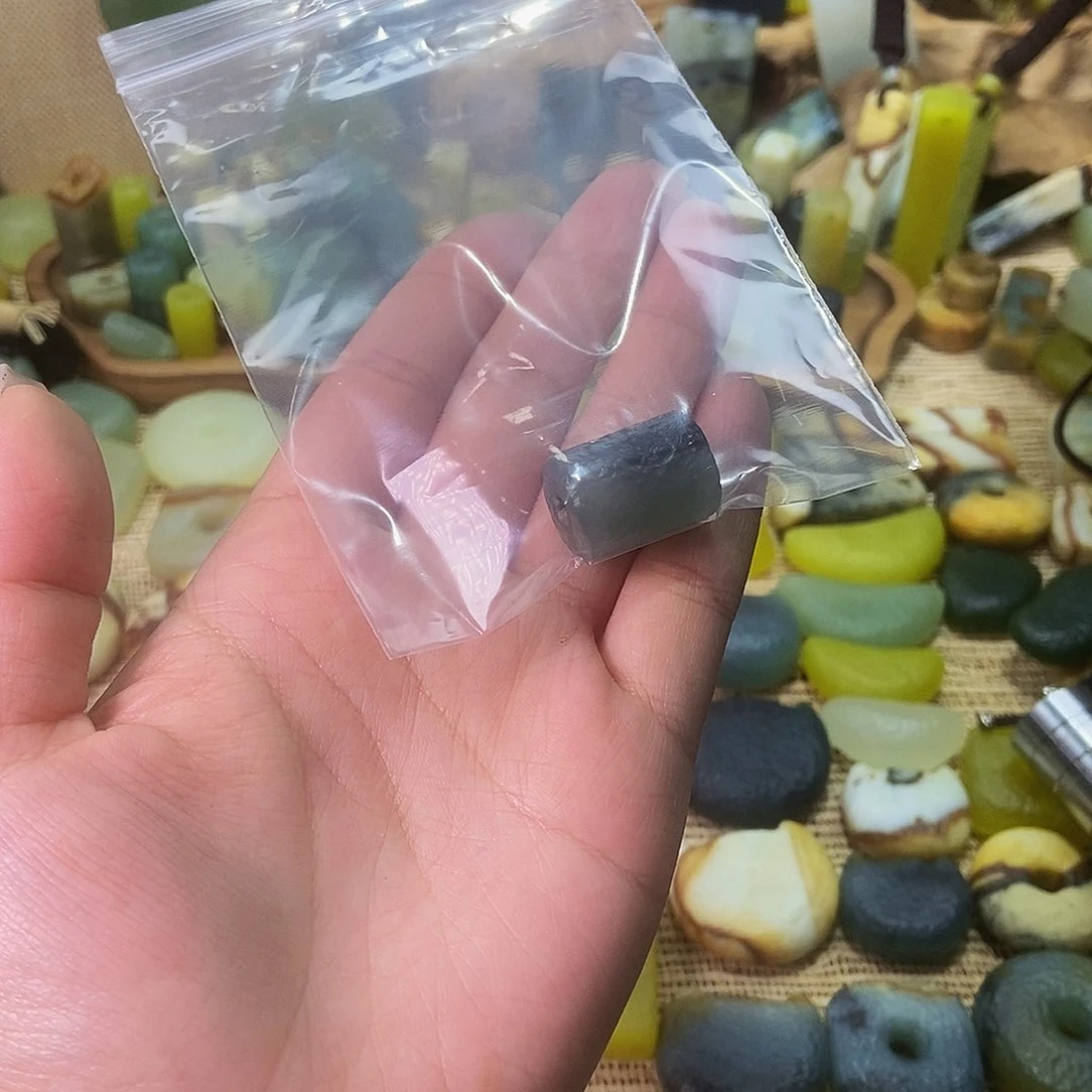 未镶嵌蛇纹石玉挂件A****亲