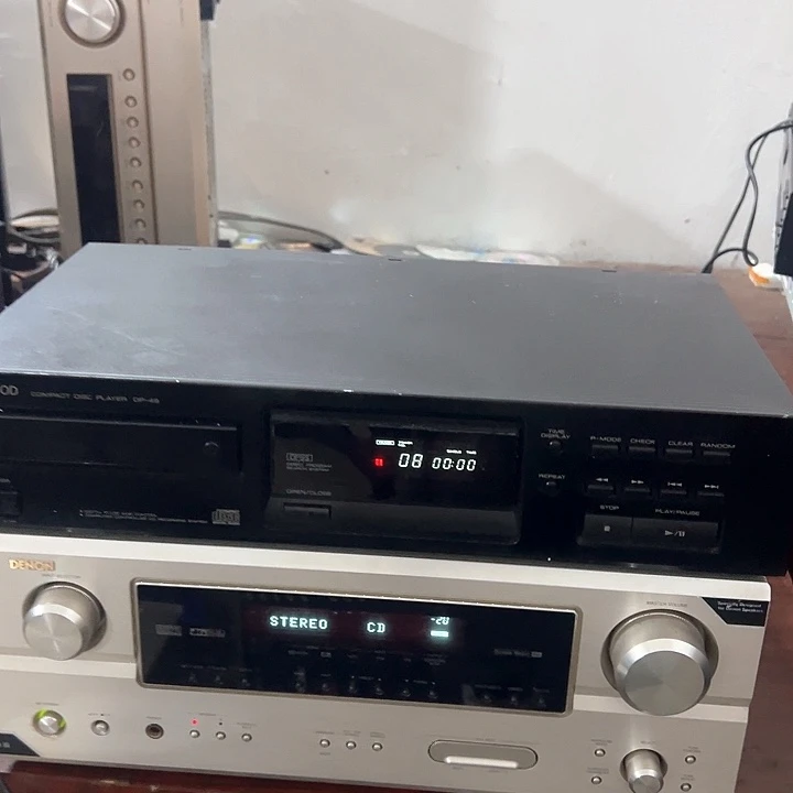 8新二手健五纯CD机，没摇控，不包邮