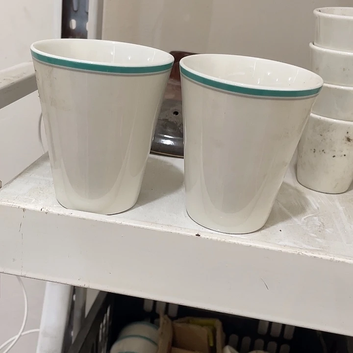 瓷片绿边牛奶杯一对