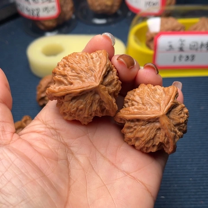 张***禹文玩核桃吊坠40盘山三棱