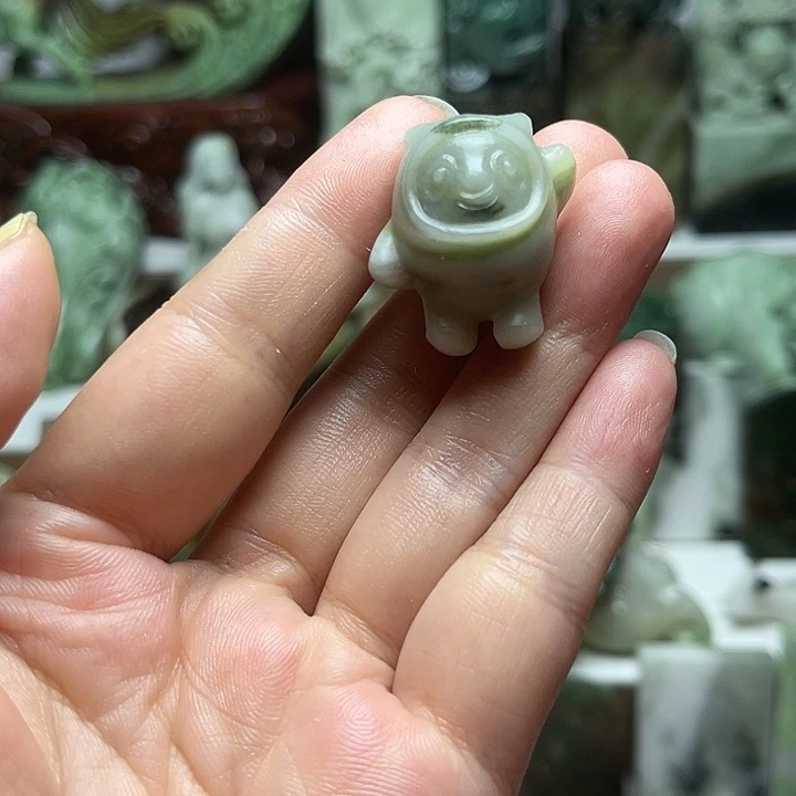 独山玉未镶嵌把件