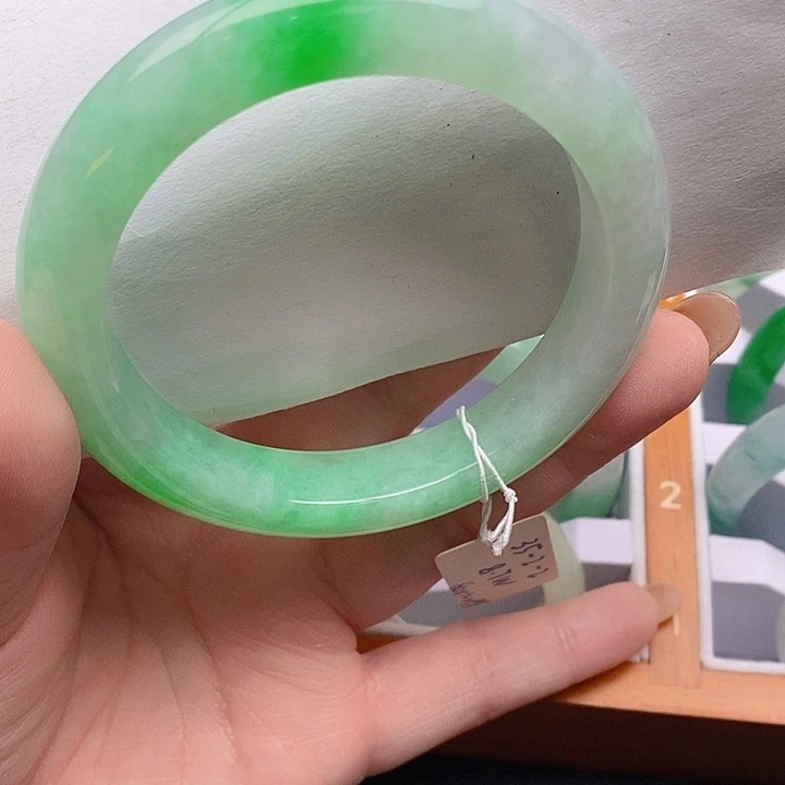 翡翠未镶嵌手镯60