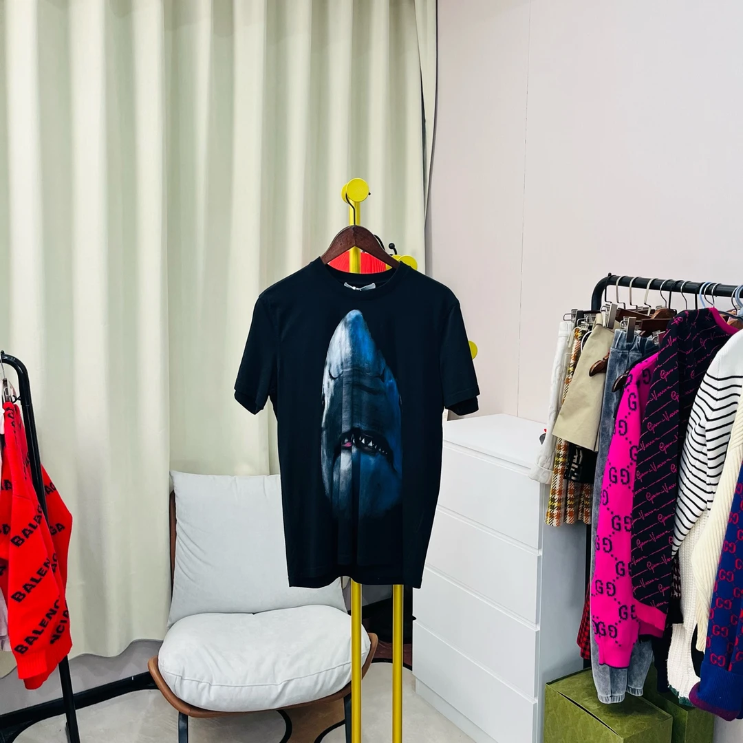 99新 Givenchy/纪梵希  黑色鲨鱼短袖