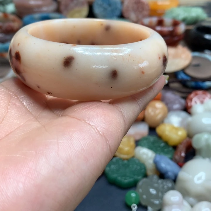 ****K石英质玉（黄龙玉）合金颈饰