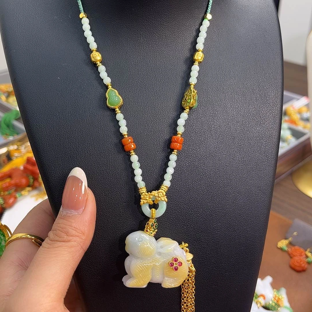 翡翠未镶嵌颈饰大展鸿图