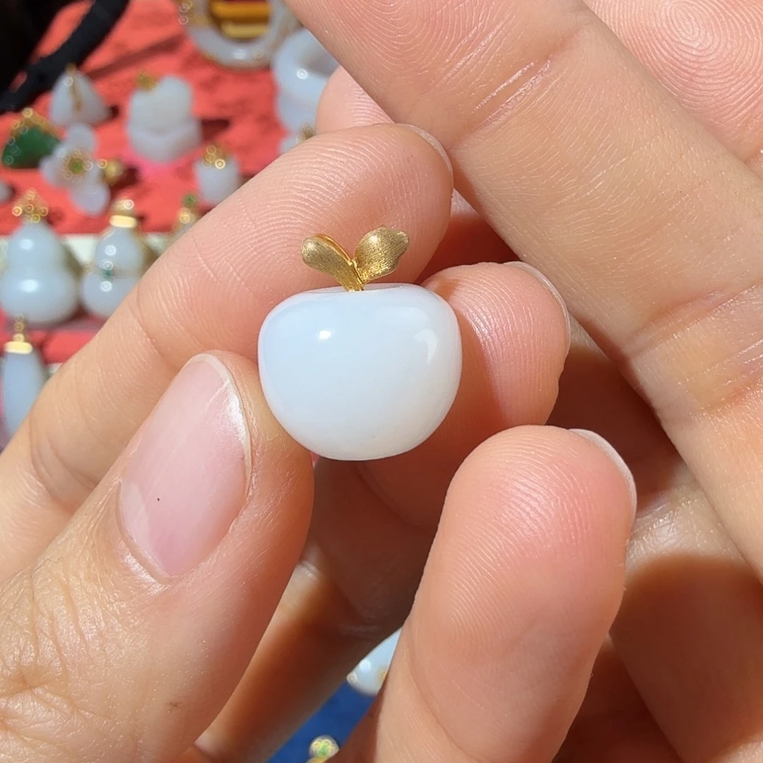 和田玉18K金镶嵌颈饰