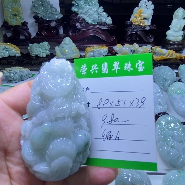 翡翠未镶嵌颈饰龙手把件