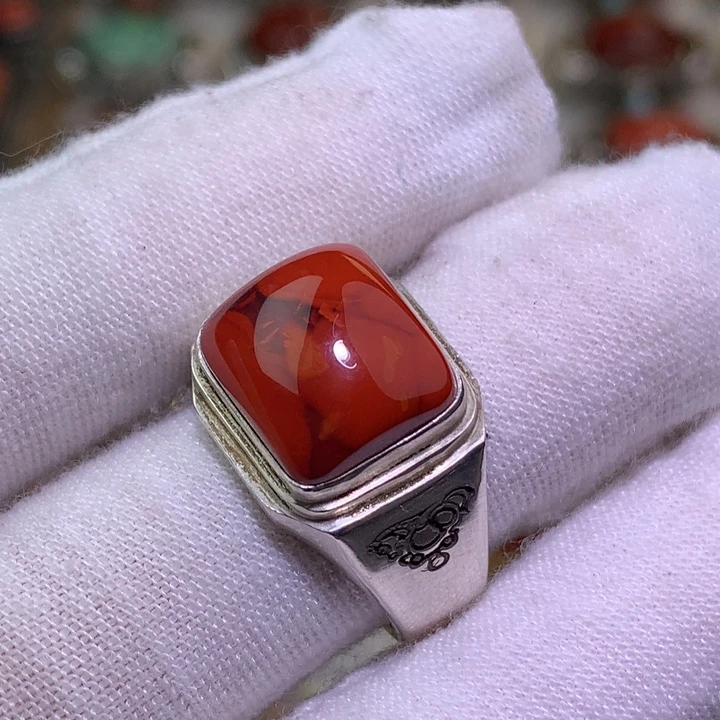 南红玛瑙足银镶嵌戒指