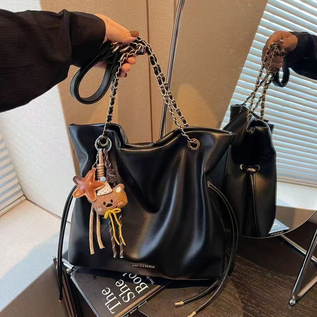 女包2025新款日常通勤纯色简约小众设计大容量链条包单肩包