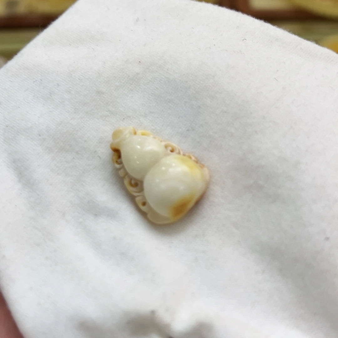 蜜蜡未镶嵌珠宝奇石