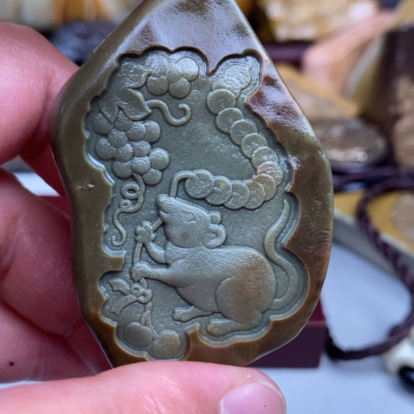 【闪购商品】原石雕刻手把件脖挂件