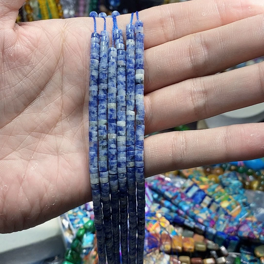 么***哒石英质玉未镶嵌，白点蓝直切4mm，