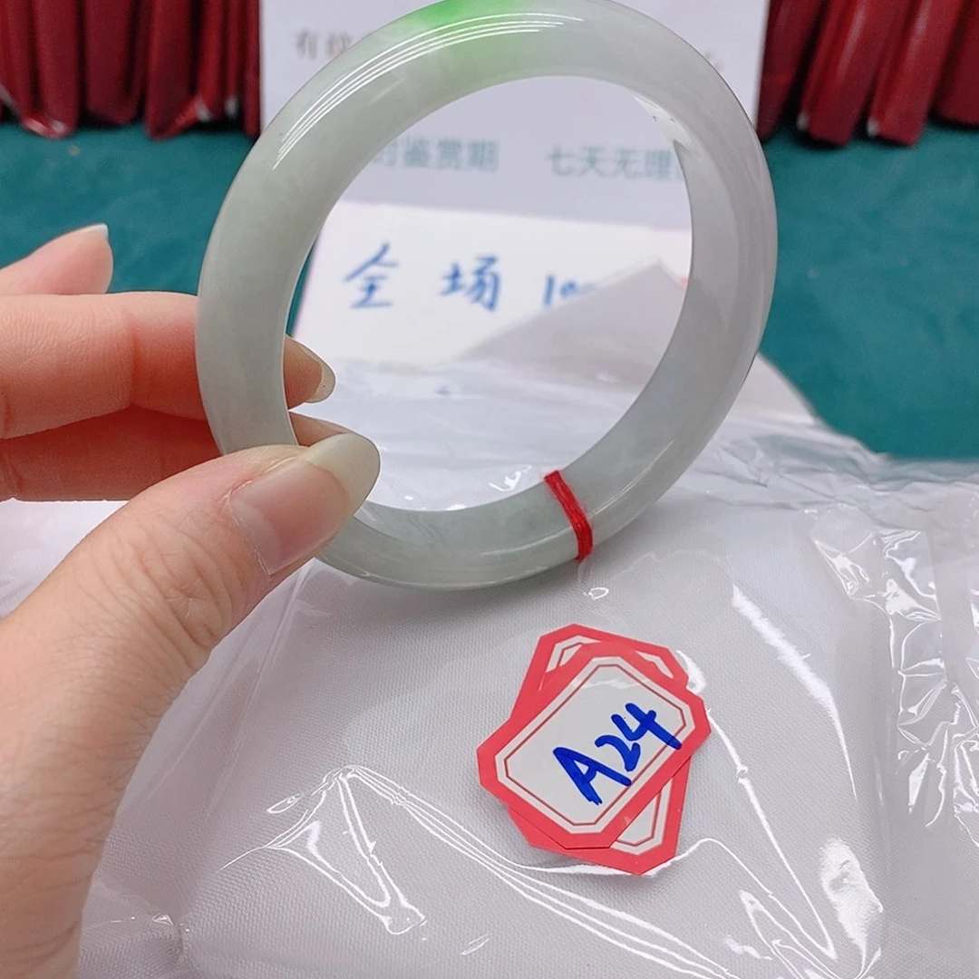 翡翠手镯未镶嵌意****yA244444444