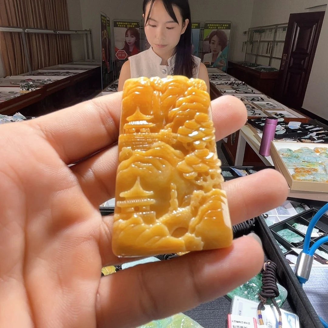 翡翠未镶嵌颈饰一