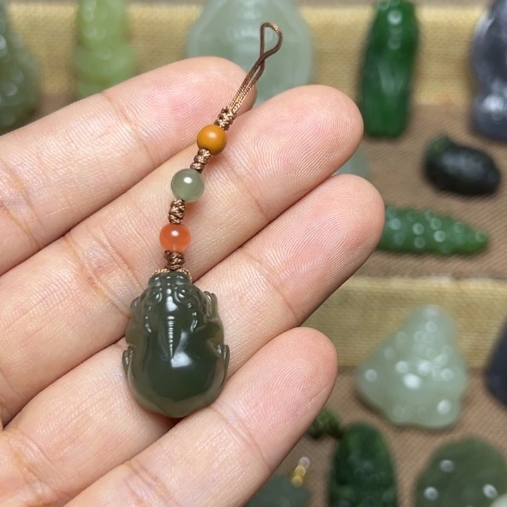 颈饰未镶嵌和田玉