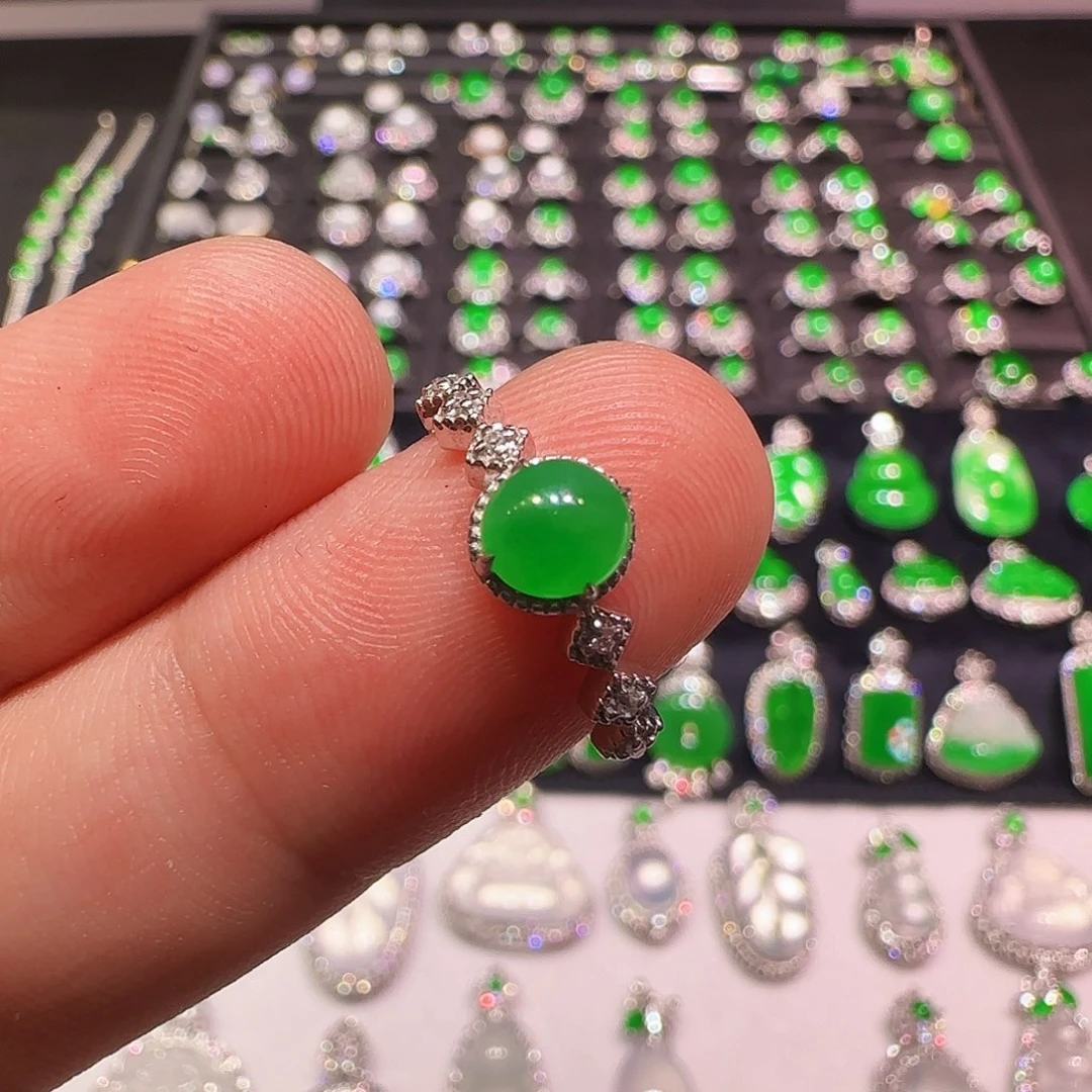 翡翠18K金镶嵌戒指戒指