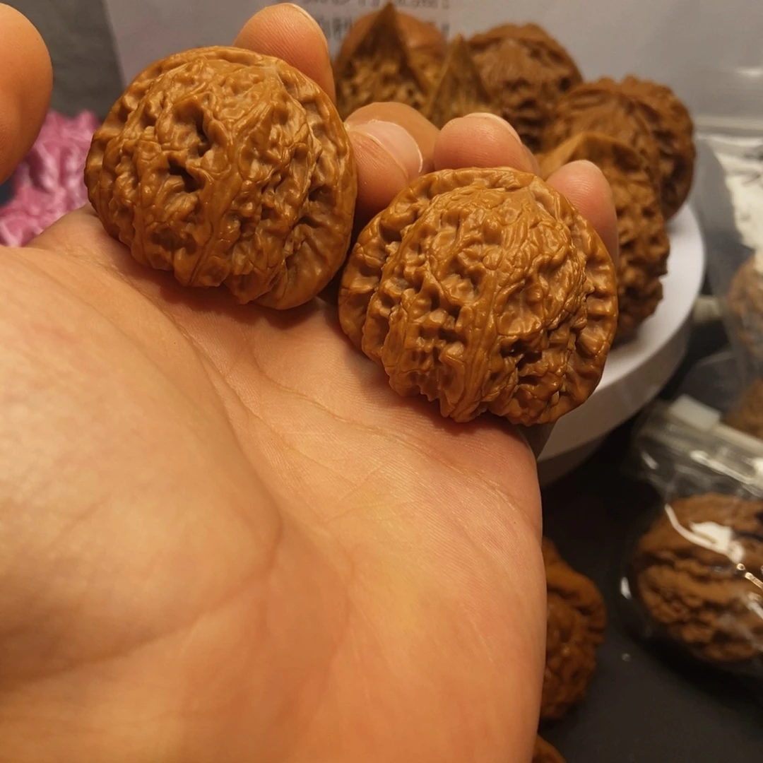 文玩核桃吊坠白狮子40全品