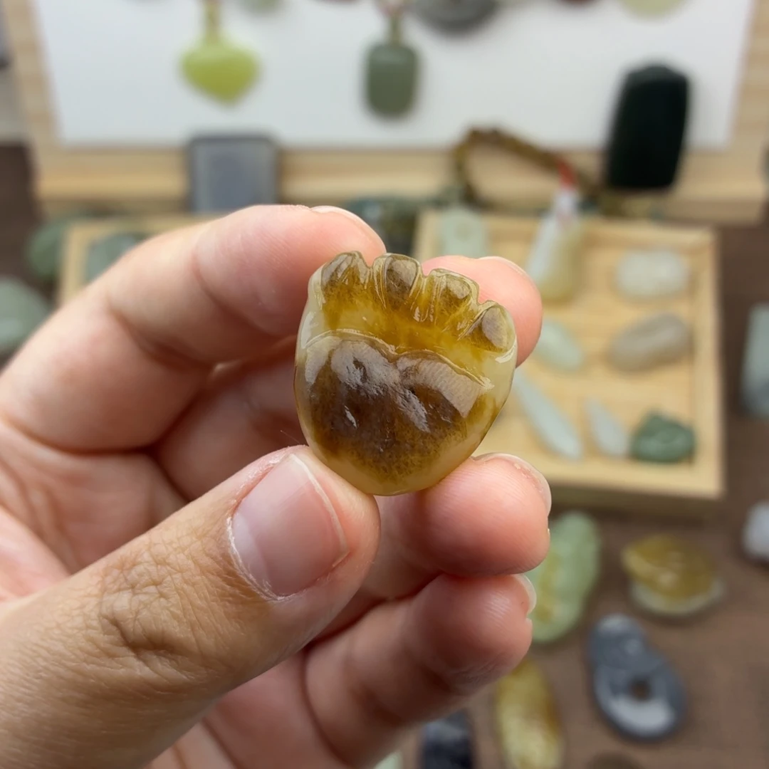 和田玉未镶嵌颈饰微瑕不退不换