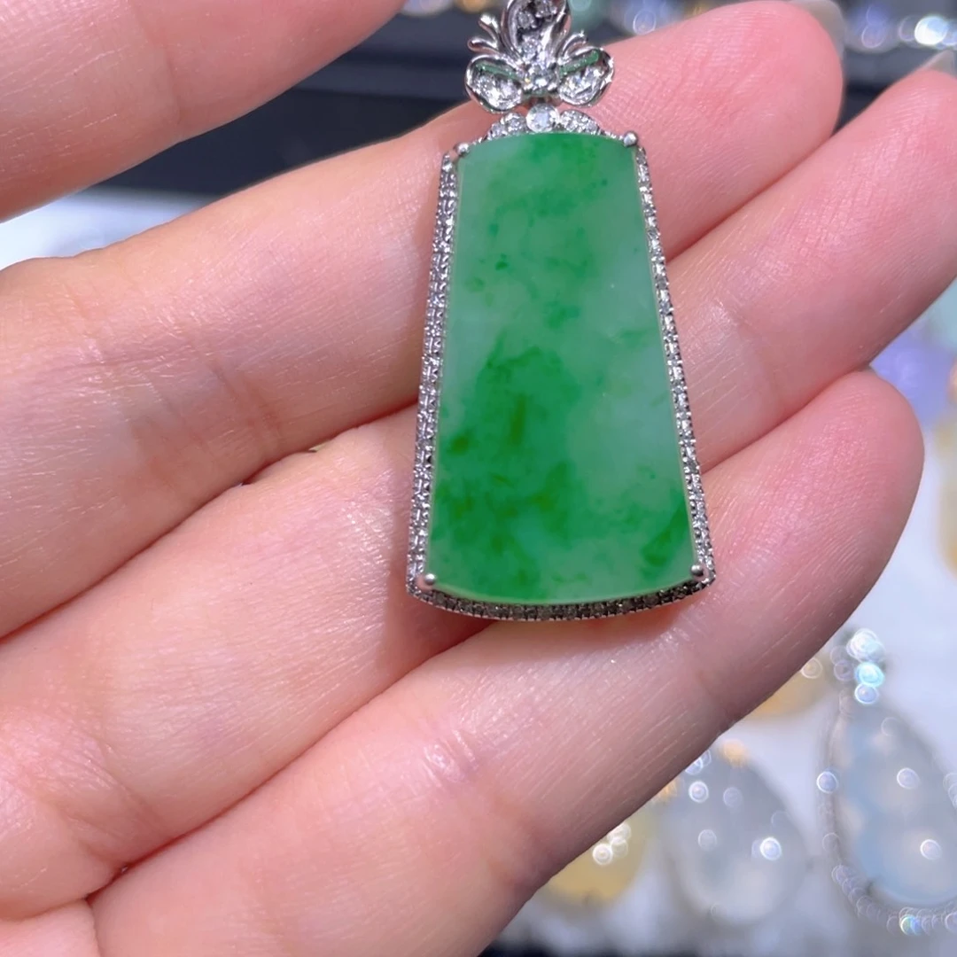 颈饰18K金镶嵌翡翠翡翠