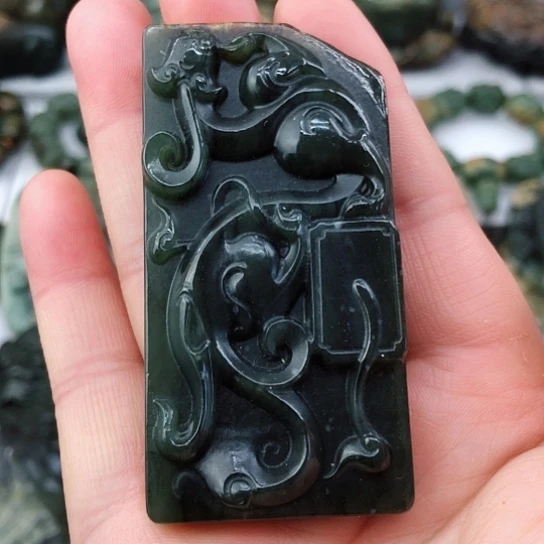 未镶嵌岫岩河磨玉（透闪石质玉）挂件