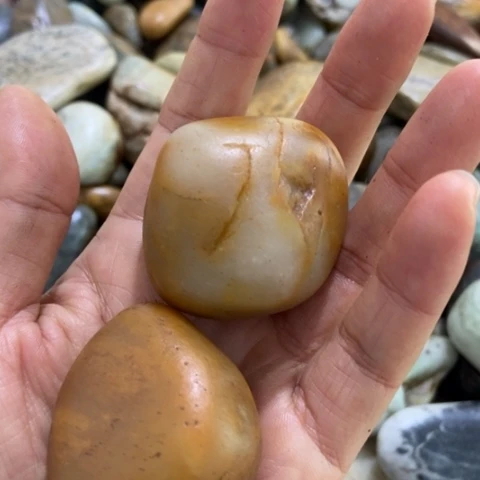 未镶嵌和田玉（糖玉）挂件流**心