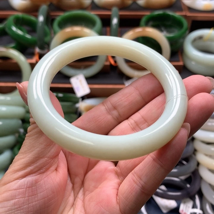 【闪购商品】未镶嵌手镯和田玉