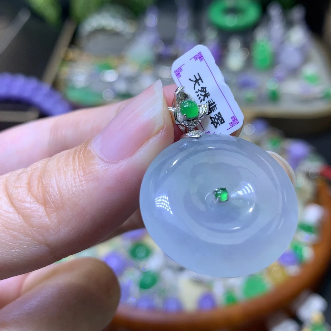 颈饰18K金镶嵌翡翠