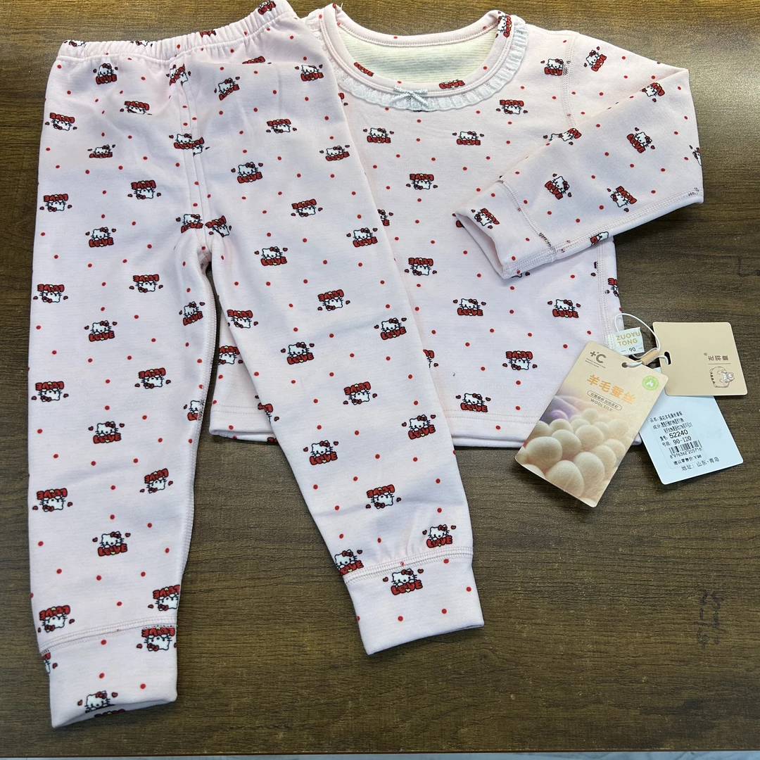 女宝小猫羊绒蚕丝套装