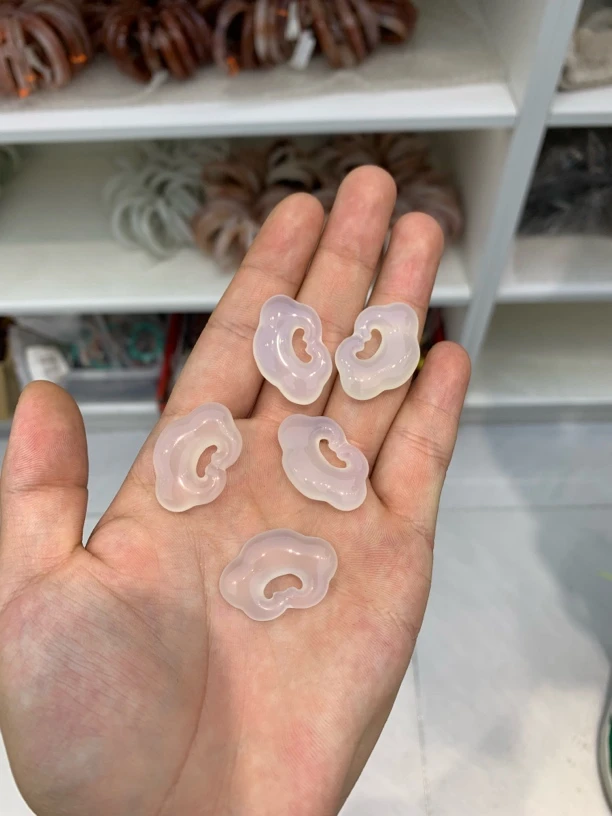 高冰玛瑙如意锁吊坠多样性发货拍一发一