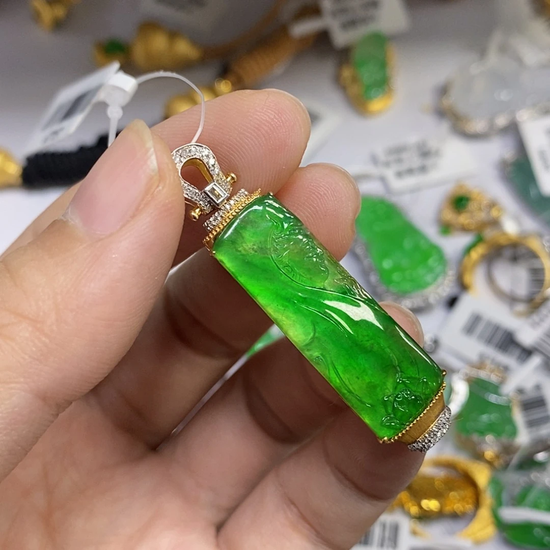【闪购商品】18K金镶嵌戒指翡翠致**路吊坠